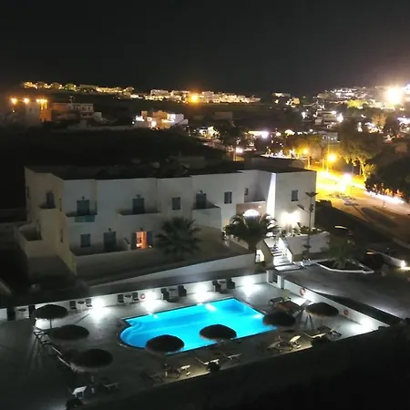 Nikos Karterados (Santorini)